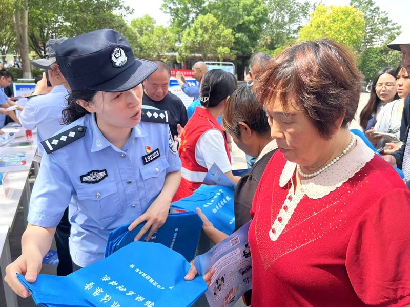 與民同心 為您守護(hù) 鞏義市經(jīng)偵大隊(duì)開展主題宣傳活動(dòng)助力市場(chǎng)調(diào)查